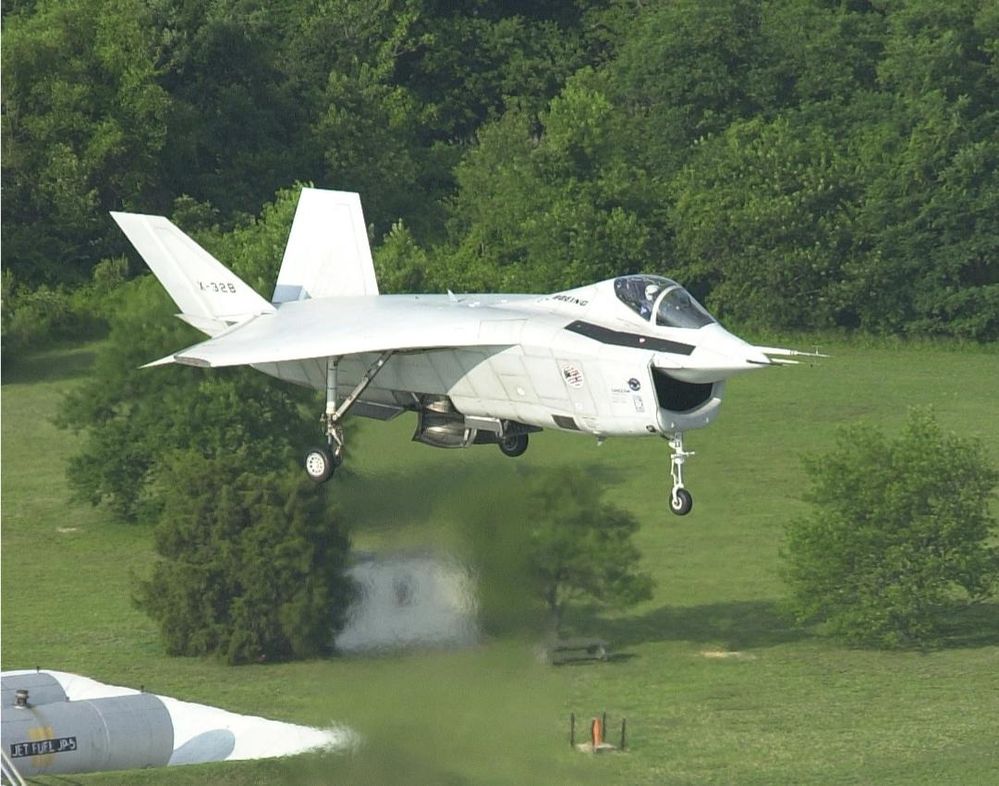 x-32b_hover2.jpg